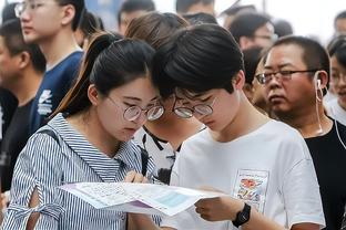 今日趣图：哈弗茨效力的是阿布铁血蓝军，现在滑跪庆祝很合理吧？